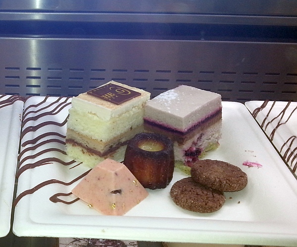 Ganache Patisserie the Cacao et Earl Grey Cassis et Matcha Raspberry Chocolate Canalle Chocolate Cookies
