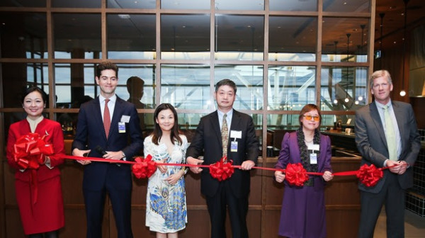 Ribbon cutting ceremony with (l-r) Cathay Pacific Cabin Crew; Nick Hays, Vice President Canada, Cathay Pacific Airways; Vivian Lo, General Manager Airports, Cathay Pacific Airways; Yu Shanjun, Consul, Chief of Economic & Commercial Office, Consulate General of the PRC in Vancouver; Catherine Yuen, Principal Consultant, Communications (Vancouver), HKETO The Government of the Hong Kong SAR; Glenn McCoy, Senior Vice President & Chief Financial Officer, Vancouver International Airport Authority (YVR).