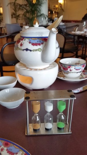 Tea steeping for the required time using the hourglass timer - photo: Karl Kliparchuk 